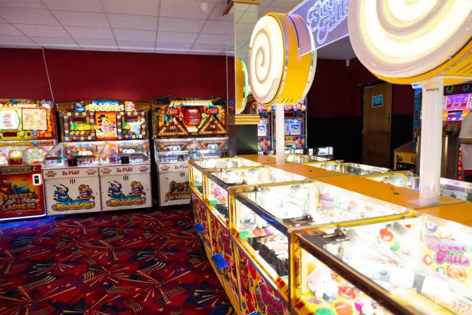 2p coin pushers in Lyons arcades