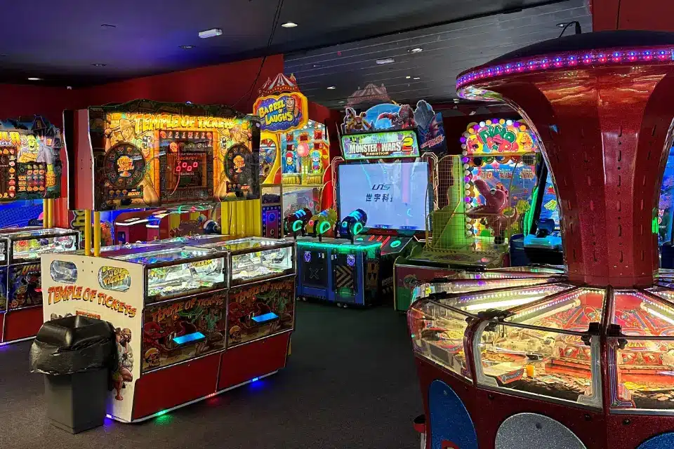 2p coin pushers in Lyons arcades